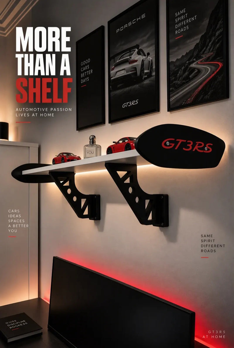 GT3RS Spoiler Shelf installée au mur avec miniatures